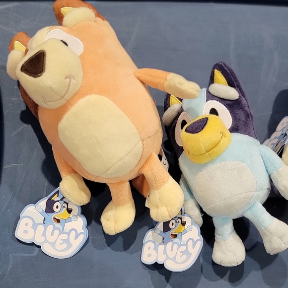 Bluey Family Plushes.....2 Bluey  2 Bingo.  Two 7" & Two 9"  All with Tags. - Picture 8 of 9